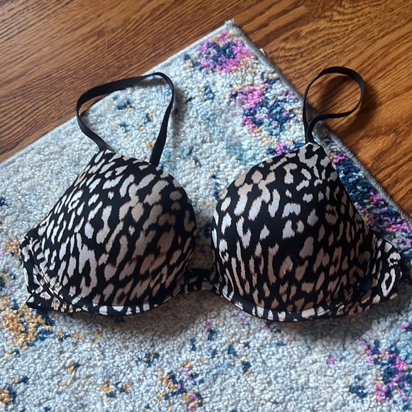 Victoria’s Secret Push-Up Bra - Picture 2 of 6